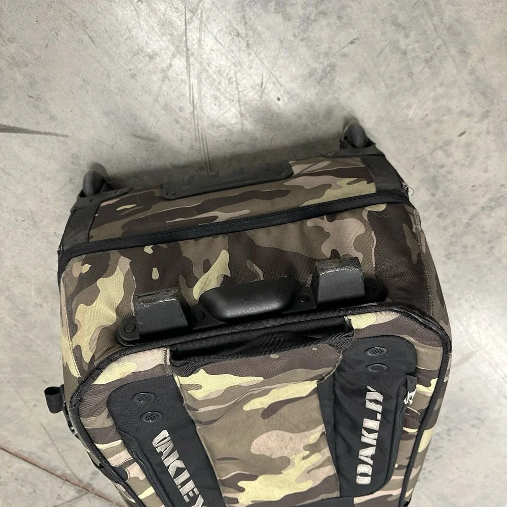 Oakley‎ Travel Suitcase Luggage Large 92L Camo